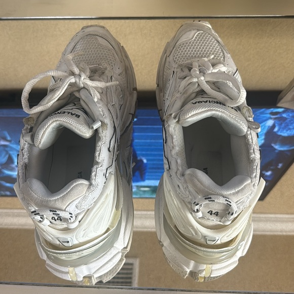 Color white - Picture 3 of 5